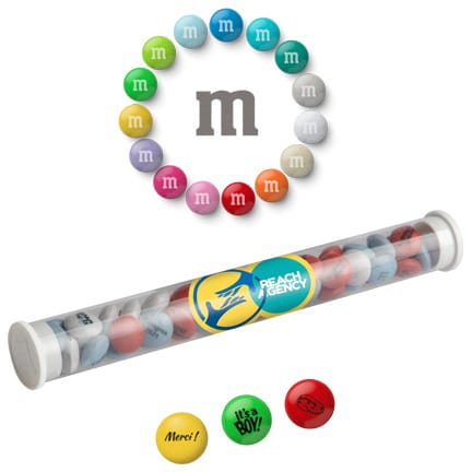 Koker met logo gevuld met bedrukte M&M’s